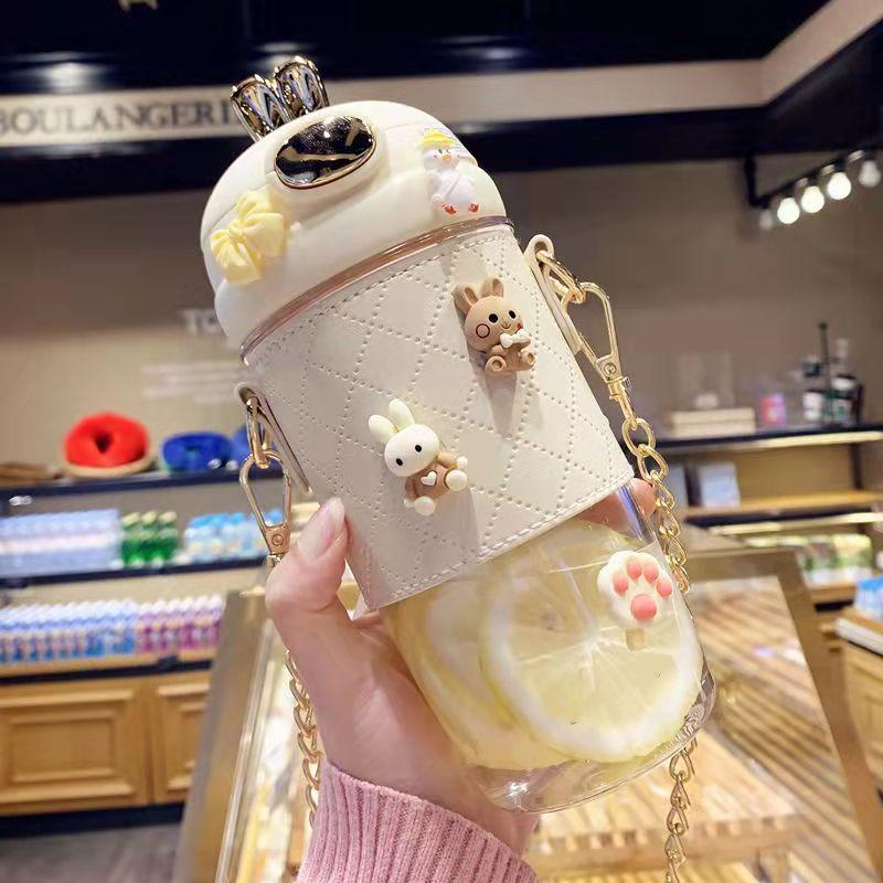 Dívčí láhev na vodu vysoce krásný plastový kelímek na vodu se slámou, přenosný a odolný vůči vysokým teplotám pro studenty