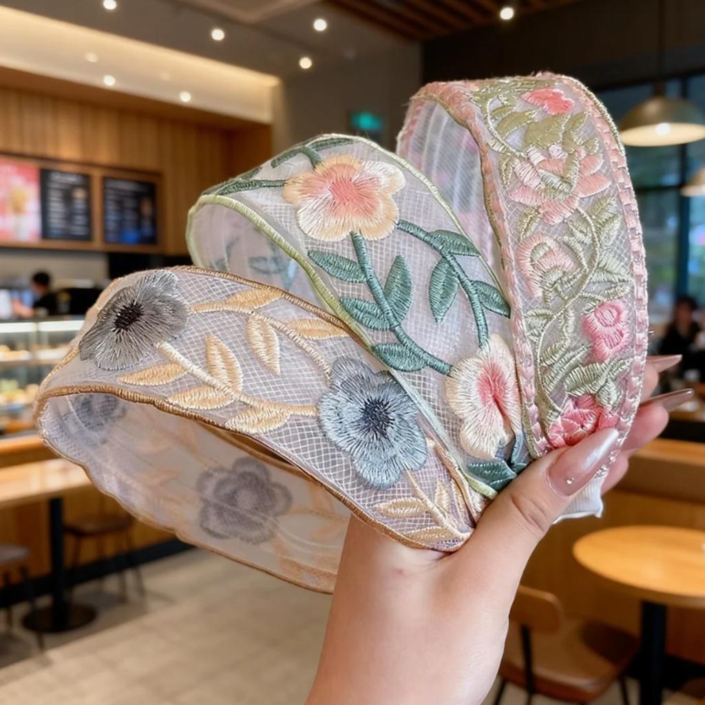 Elegant French-Style Embroidered Floral Wide-Brimmed Headband for Women, Suitable for Summer Outings, Beach Decorations, and Can Also