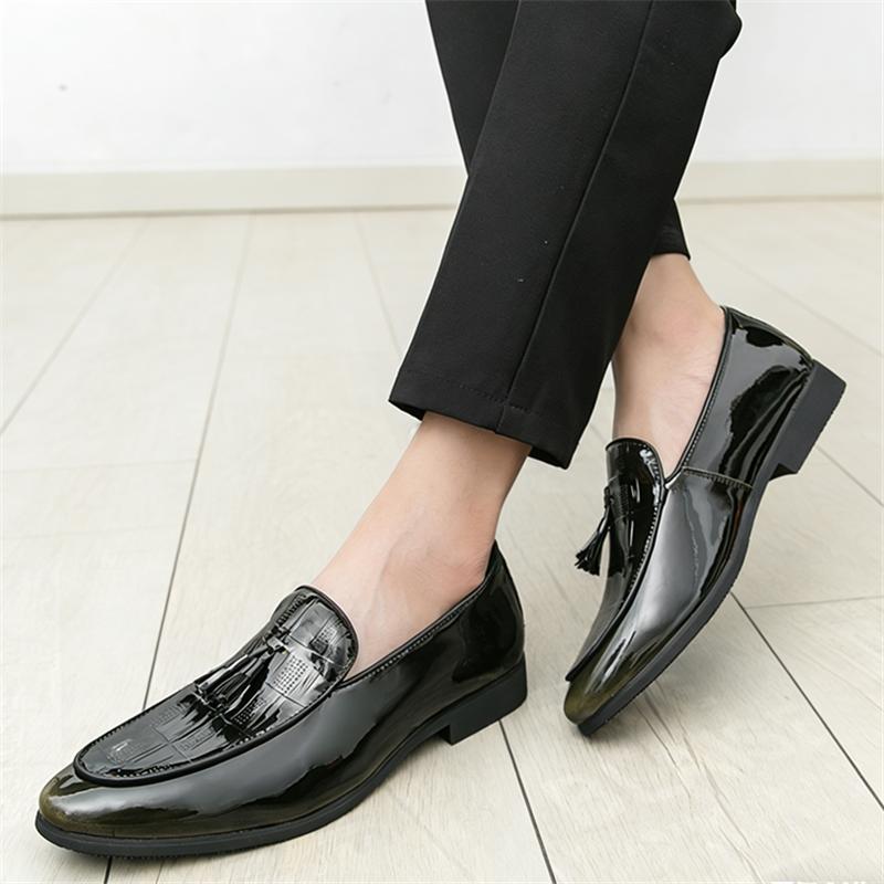 Trend Crocodile Pattern Tassels Loafers New Men's Patent Leather Driving Shoes Designer Formal Wedding Dress Homecoming Footwear