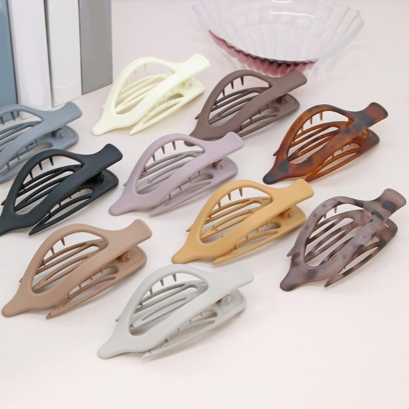 Stylish Plastic Resin Hair Claw For Different Hairstyles Lightweight Hair Accessory For Daily Use And Special Event
