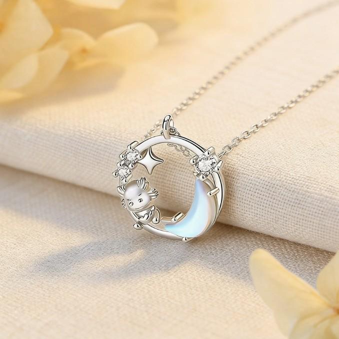Dream Star Moon Moe Dragon Necklace Women'S Zodiac Dragon Pendant Romantic Star Moon Clavicle Chain Life Gift