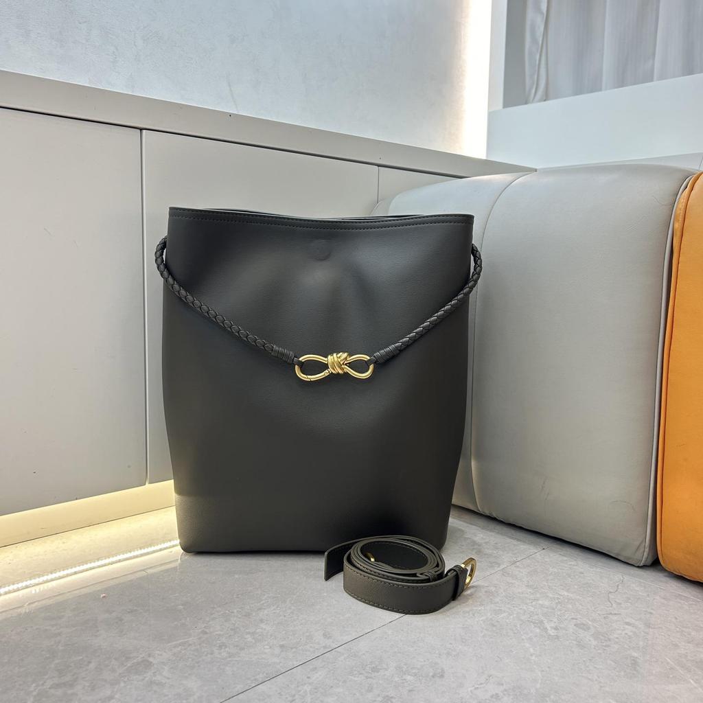 Grenzüberschreitende Mode Rindsleder Große Kapazität Geflochtene Schmetterlings-Eimer-Handtasche - Vielseitige Pendler-Crossbody-Tasche für Damen.