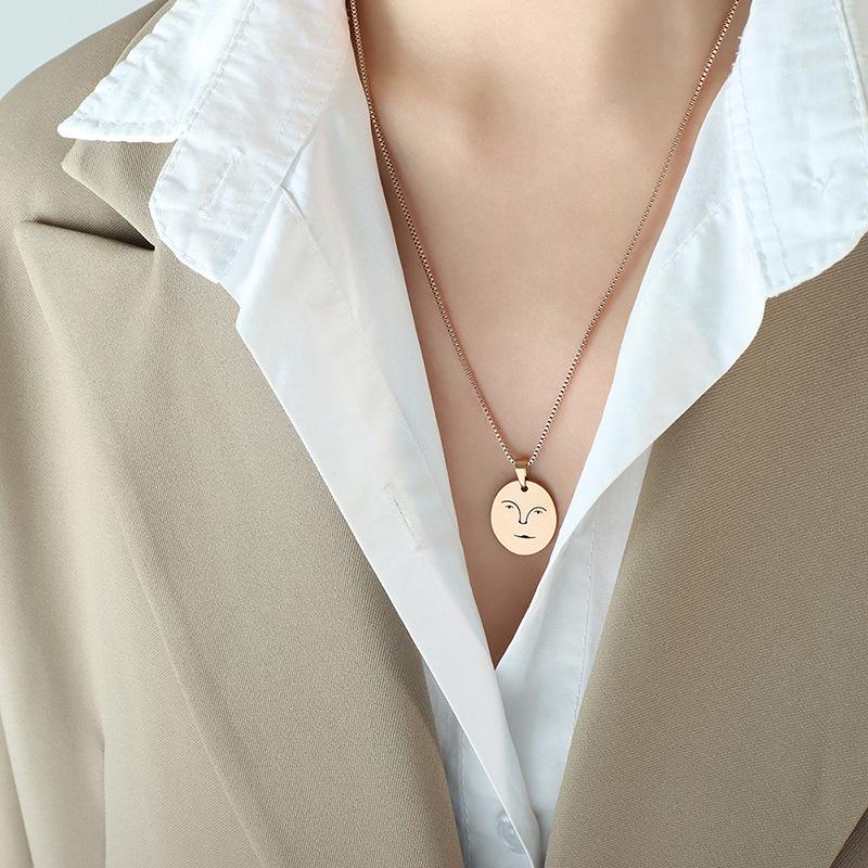 Creative Smiley Face Portrait Pendant Necklace - Gold Plated Titanium Steel Clavicle Chain, European & American Style