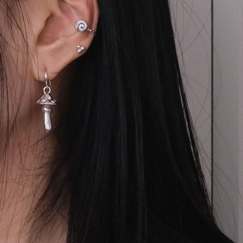 reinheart snail earcuff