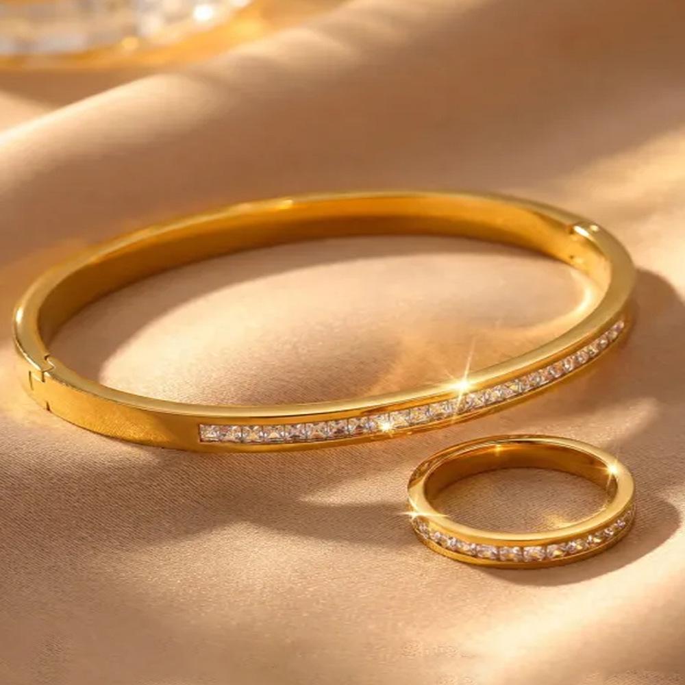 High-End 18K Gold Titanium Steel Ring Set with Cross, Diamond-Inlaid Four-Leaf Clover Bracelet, Waterproof & Fade-Resistant