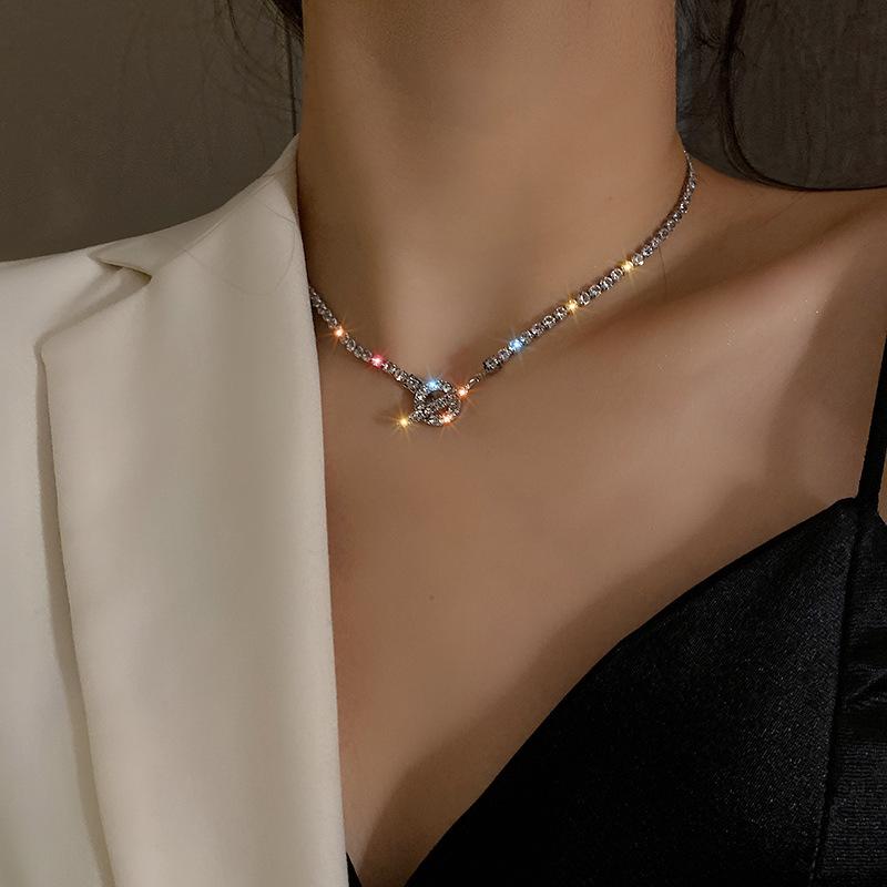 

корейские женщины;Ожерелье с ярким стримером и жемчугом, покрытым цирконом 18 карат.