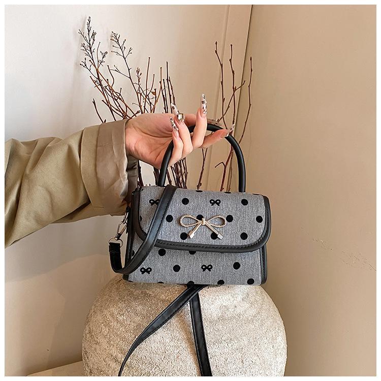 Korean-Style Bow Baguette Shoulder Bag: 2025 Fashionable Textured Women's Crossbody