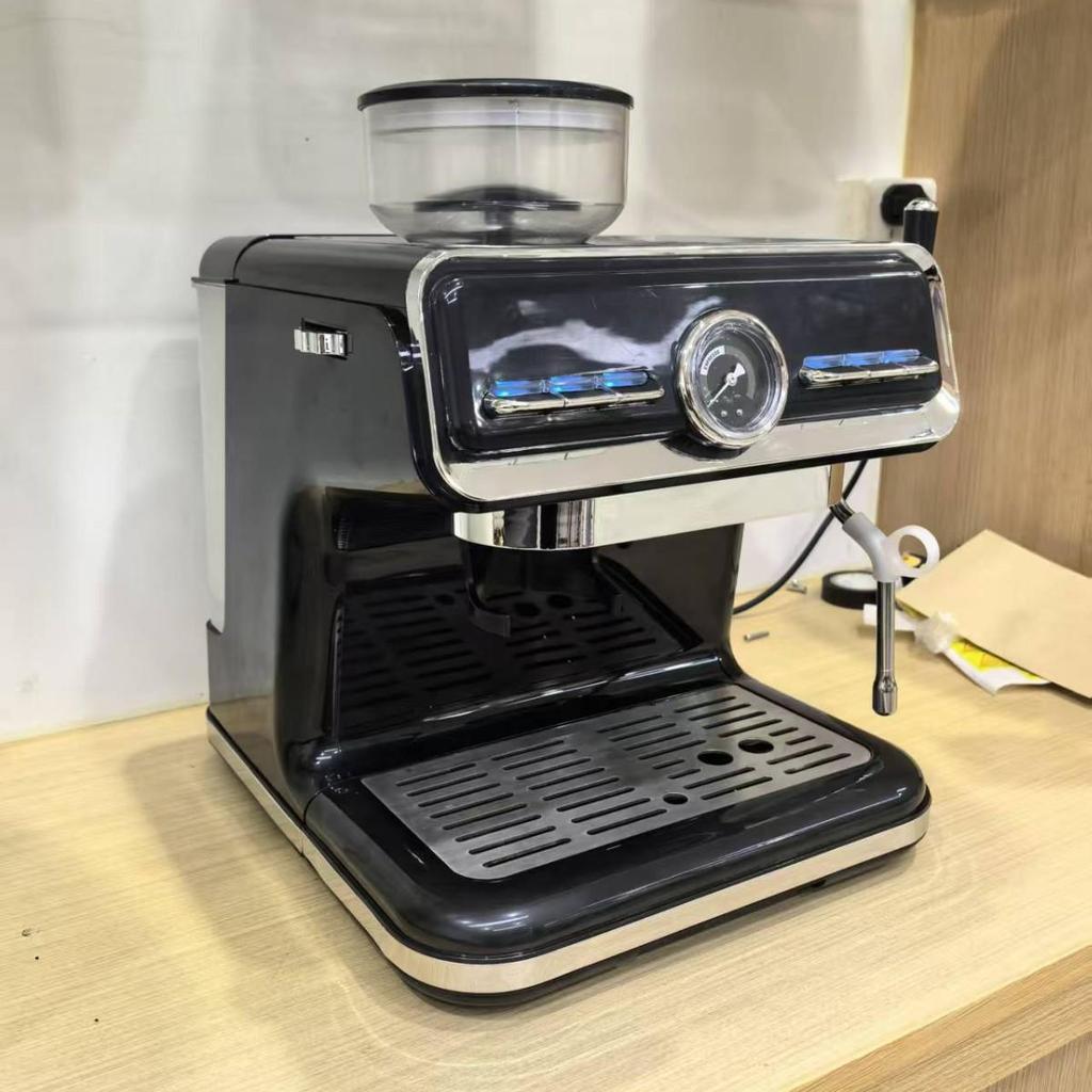 Italian Semi-Automatic Coffee Machine with Pump Pressure for Home Use - Integrated Coffee Bean Grinding and Frothing System