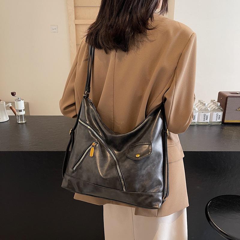 Retro fashion Spice Girl locomotive bag 2025 new shoulder women's bag soft leather messenger bag commuter tote bag