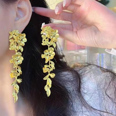 1 Pair Women Flower Tassel Hanging Earrings Long Golden Earrings for Prom Formal Party Exaggerated Style Ear Jewelry for Celebrity Actress