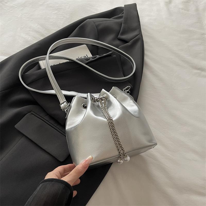 Dámská vintage kbelíková taška s řetízkem a stahovací šňůrkou, crossbody, přes rameno