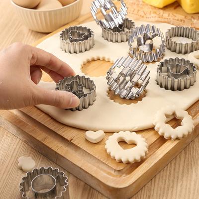 Set di 9 formine per biscotti natalizi in acciaio inox, stampo per dolci natalizio, albero di Natale, omino di pan di zenzero, pupazzo di neve, alce, per gadget da forno per le feste