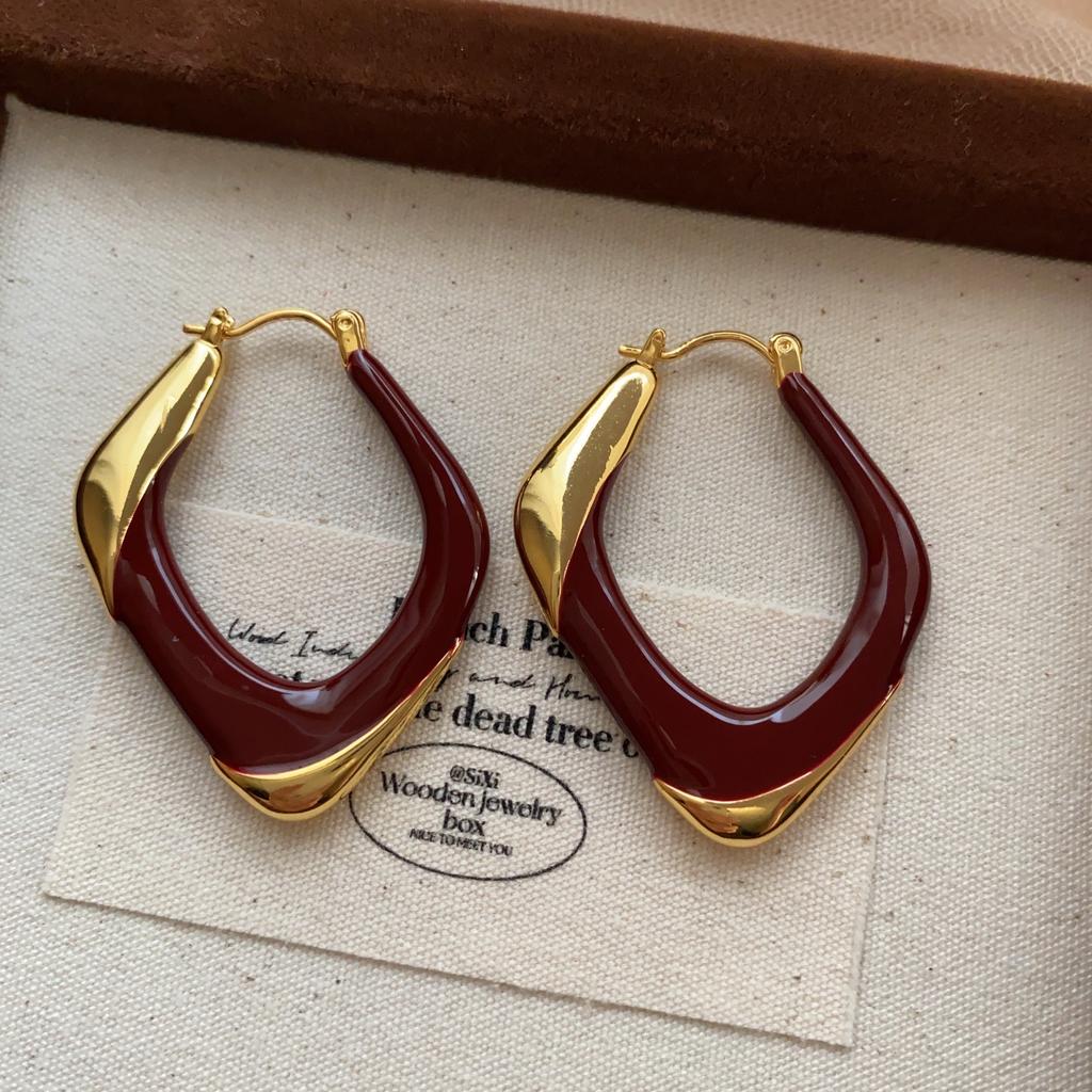 Simple Retro Foreign Gas Stud Earrings, Ear Buckles, Personalized Fashion and Versatile Maillard Niche Light Luxury French Autumn and Winter Earrings