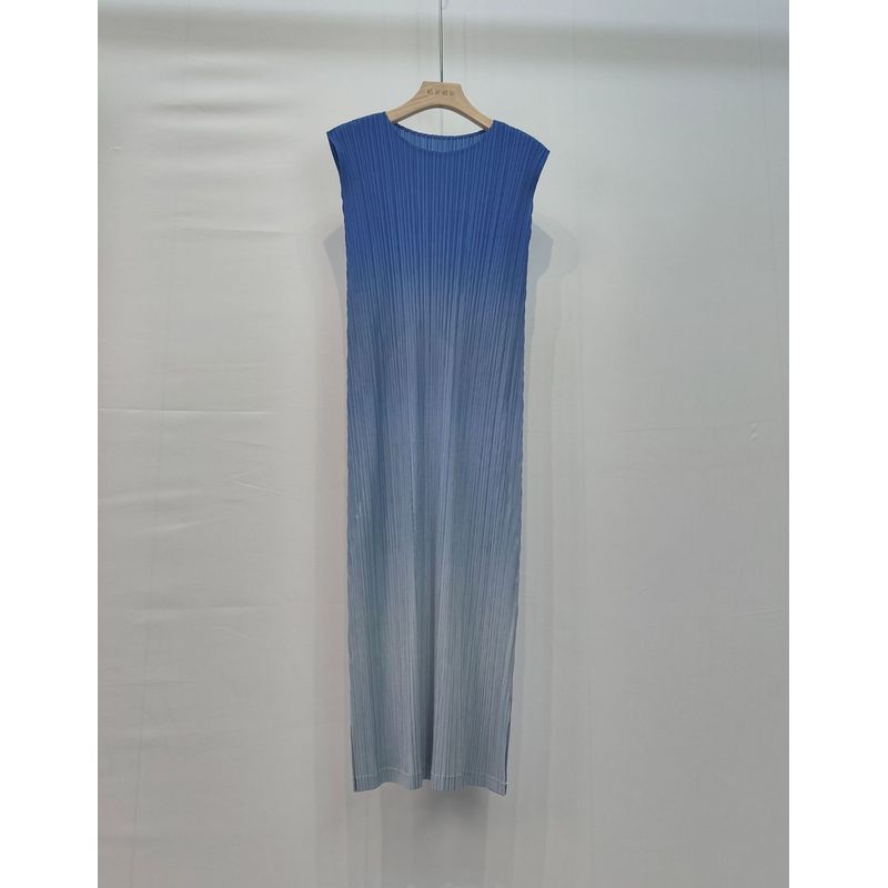 

2025 Summer New Gradient Color Dress High-Grade Versatile Slim fit Slimming A Word Pleated Flying Sleeve Dress Dress Dress Blue and White One size