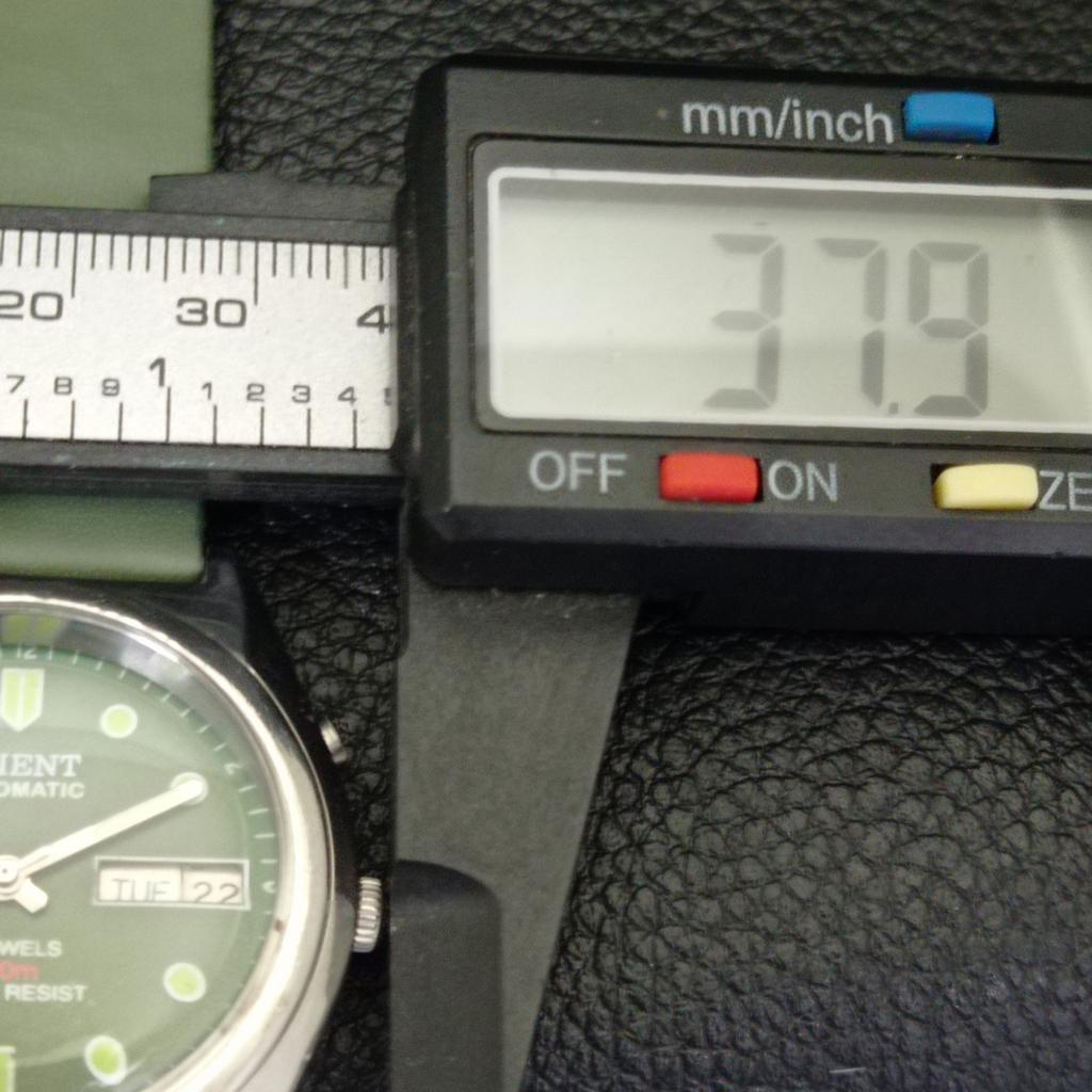 VINTAGE ORIENT AUTOMATIC 46941 JAPAN MENS GREEN COLOR DIAL WATCH a700709-5 R204-a700709