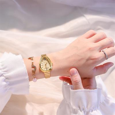 Ovale Damenuhr mit Stahlarmband Einfach Nische Retro Hoher Sinn Leichter Luxus Studentin Weiblich Bambusuhr
