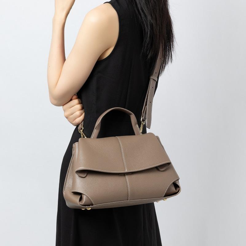 A Niche Design of A Single-shoulder Bag for Girls An Ultra-light Commuter Crossbody Bag