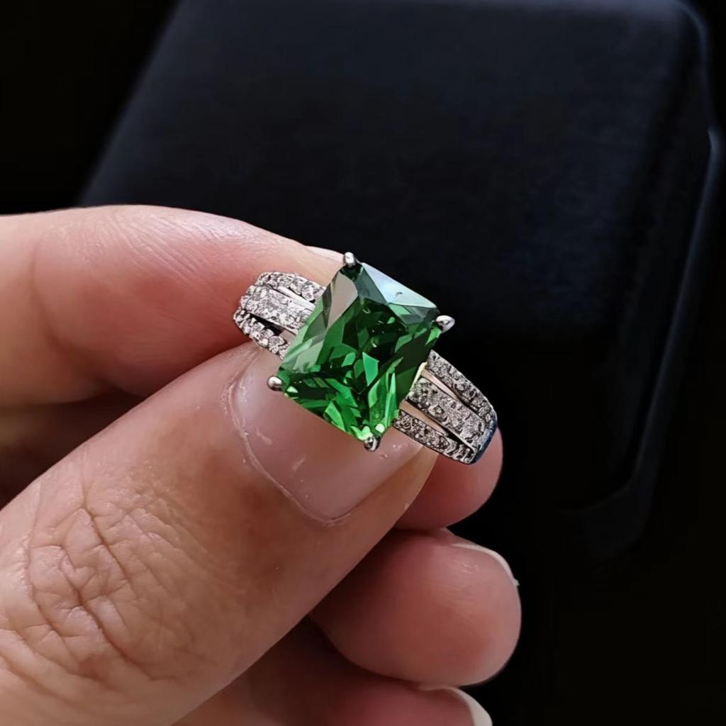 Jewelry Four-Claw Rectangle Cultivated Emerald Ruby Ring Set With 8 * 10 High Carbon Diamond Color Treasure Ring
