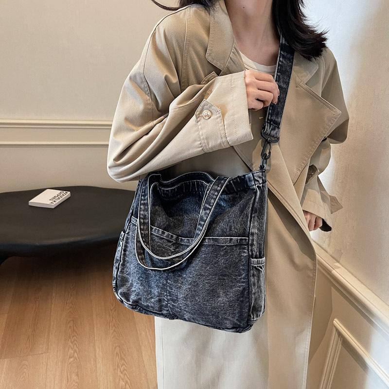 Casual versatile denim handheld cloth bag women's simple texture Korean version shoulder bag large capacity fashion commuter messenger bag