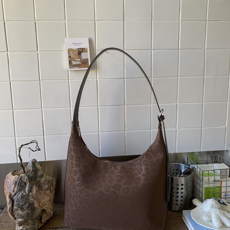 

Underarm bag women s autumn 2025 new trendy Korean tote bag student class large-capacity commuter bag shoulder bag