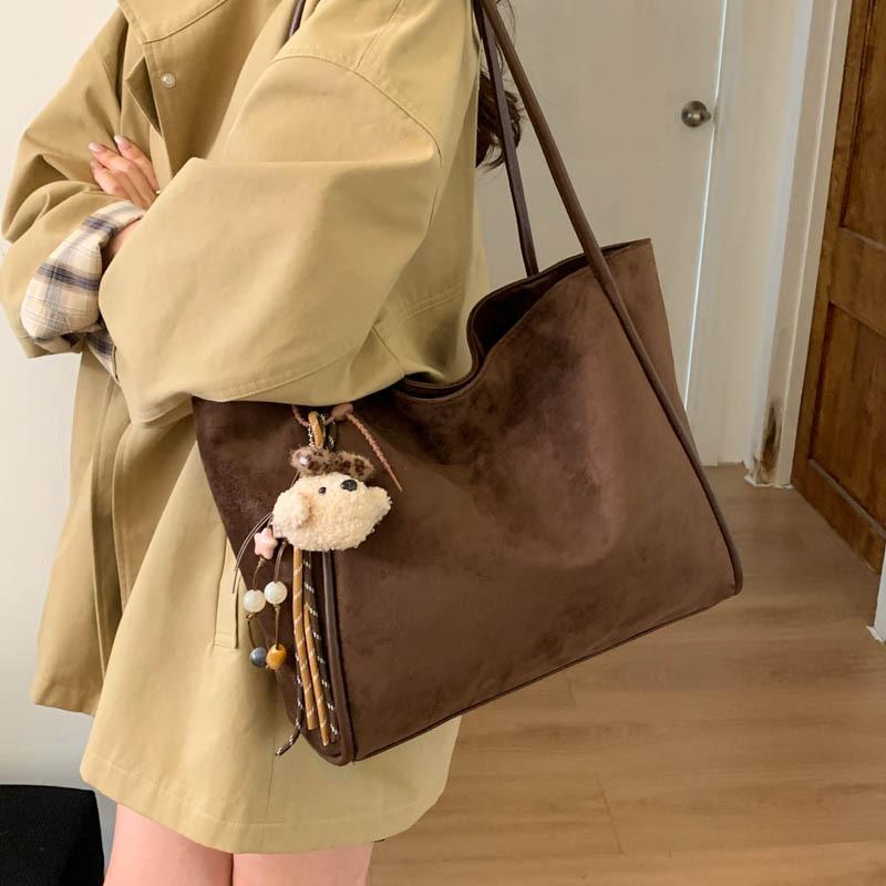 Casual retro matte bag women's 2025 new commuter versatile shoulder bag fashionable large-capacity portable tote bag