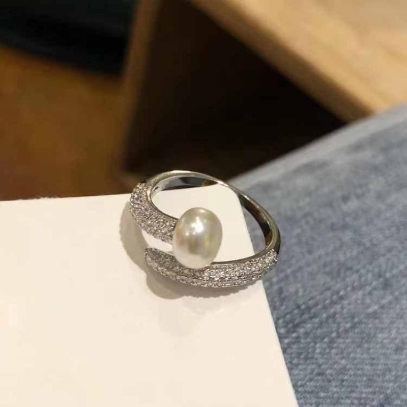 Pearl Nail Ring: Versatile Cold Style for Women – Perfect Index Finger Accessory & Best Friend Gift