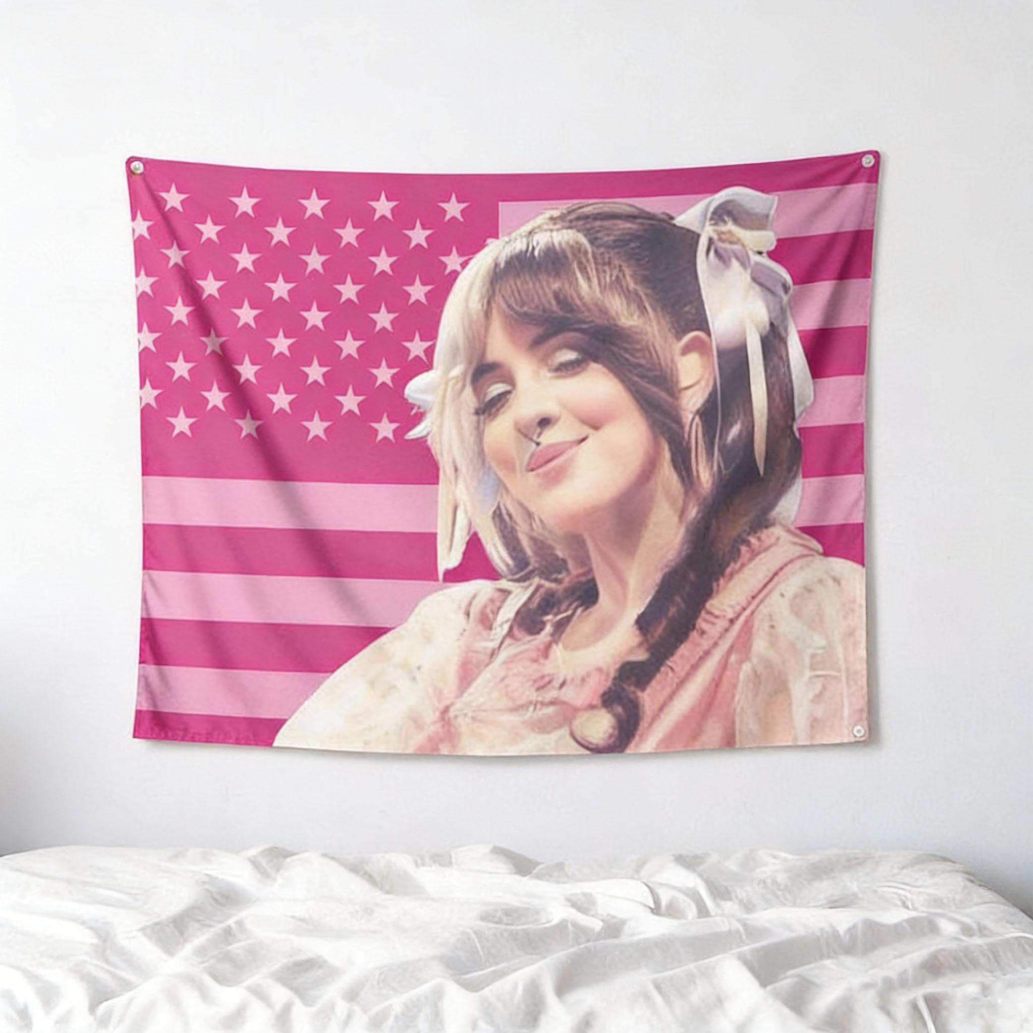 

Мелани Мартинес Розово-Белый Флаг США Настенный Гобелен Премиум Печать Настенное Искусство для Дома Офиса Спальни Идеальный Подарок для Фанатов 74x94cm(29x37in)