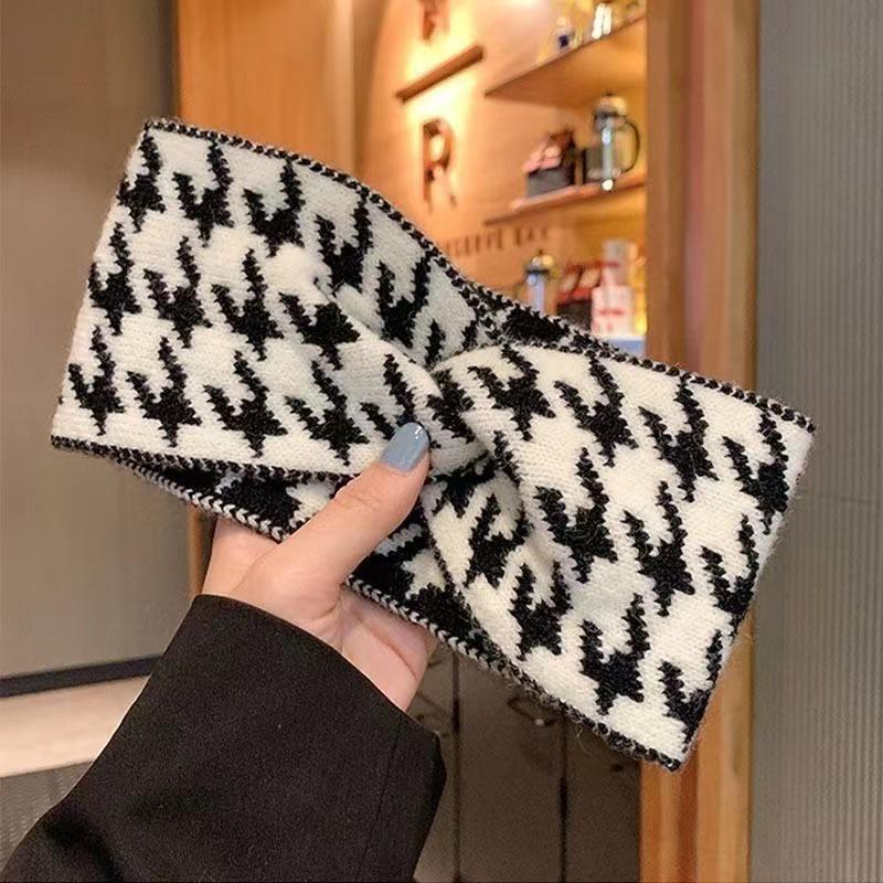 

Универсальная корейская зимняя полосатая вязаная шапка с пушистой защитой ушей