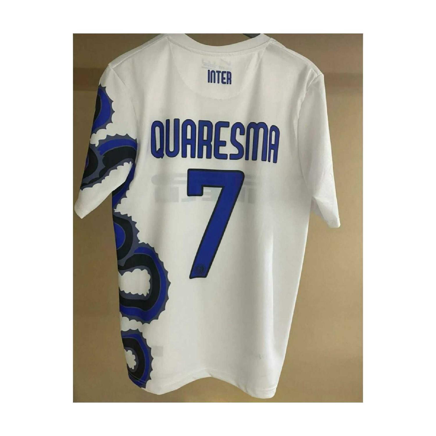 

Джерси Рикардо Куарежмы с рисунком дракона финала Лиги чемпионов Интер 2010