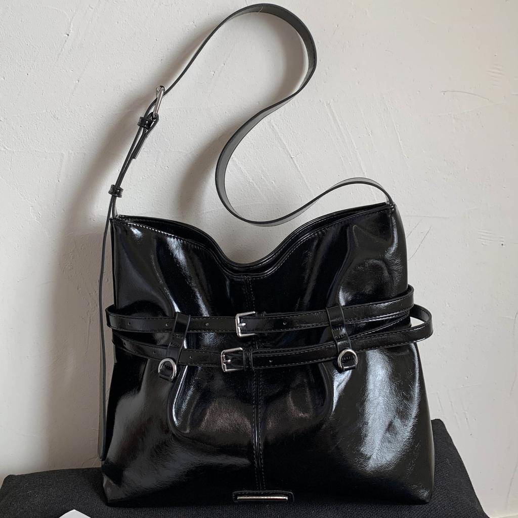 Korean niche design shoulder bag women's bag 2025 new retro oil wax leather tote bag large capacity messenger bag tide