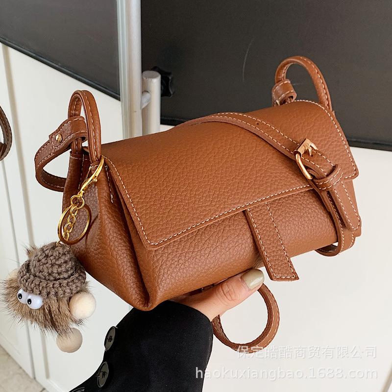 High-end small bag women's autumn 2025 new niche design versatile messenger bag popular this year small square bag