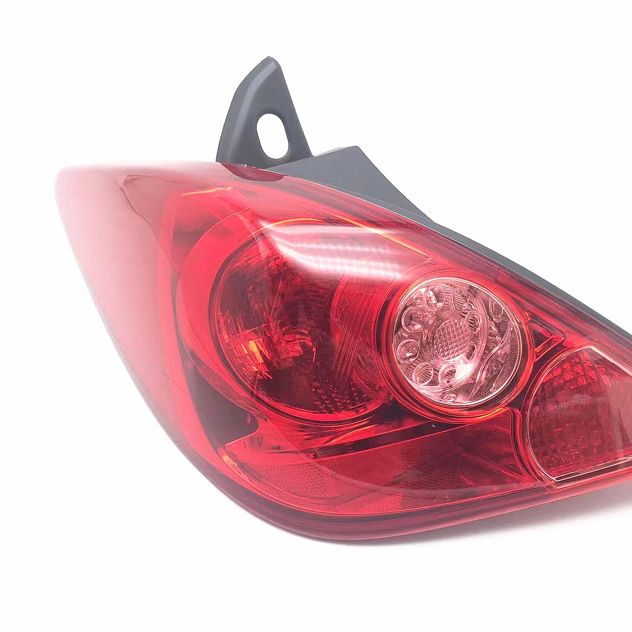 

Совместимый корпус заднего фонаря в сборе для хэтчбека Tiida 2005-2007 годов - задний фонарь, стоп-сигнал и фонарь заднего хода. Premium, Passenger s Side (Right)