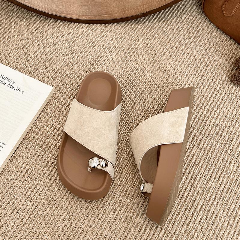 

Flat toe slippers women s summer wear 2025 new Internet celebrity super fire beach sandals beautiful set of toes 40