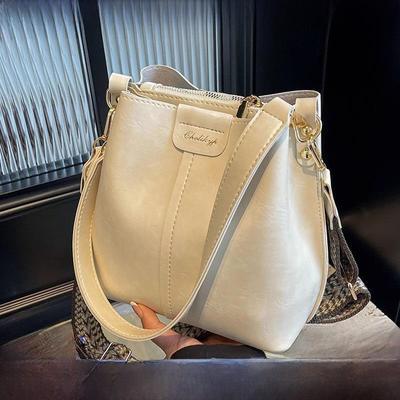 "2025 Korean Style Women's Retro One-Shoulder Large Capacity Wide-Band Crossbody Bucket Bag"