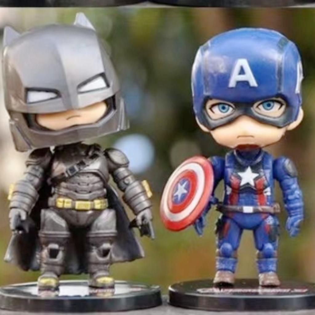 Scatola a Sorpresa Action Figures Marvel Avengers, Batman Iron Man Spider-Man Captain America Giocattoli, Ornamenti Modello da Collezione per Bambini e Fan