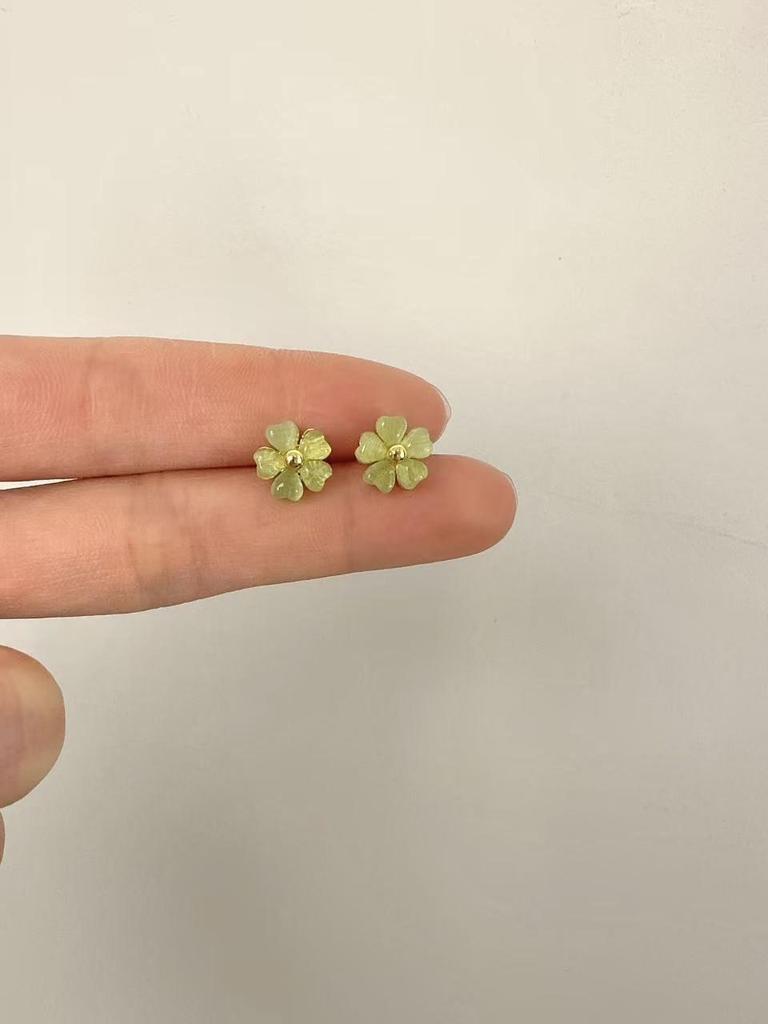 S925 Silver Needle Cat's Eye Flower Earrings - Elegant, Versatile, Light Luxury Design for Women