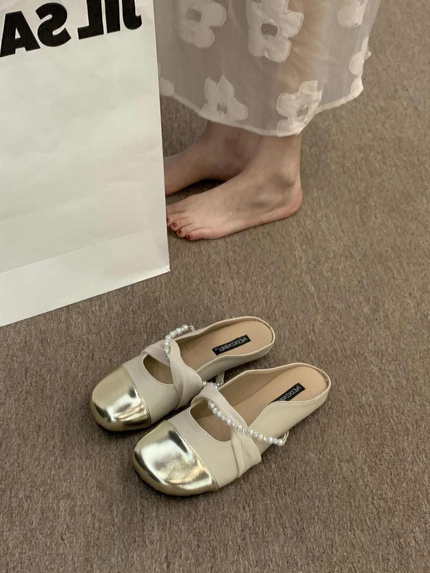 

Нежный и маленький ароматный стиль Мэри Джейн на плоской подошве, сумка с головкой, полушлепанцы, нишевые сандалии, шлепанцы, женская летняя обувь, изысканные новые модели 2025 года 35