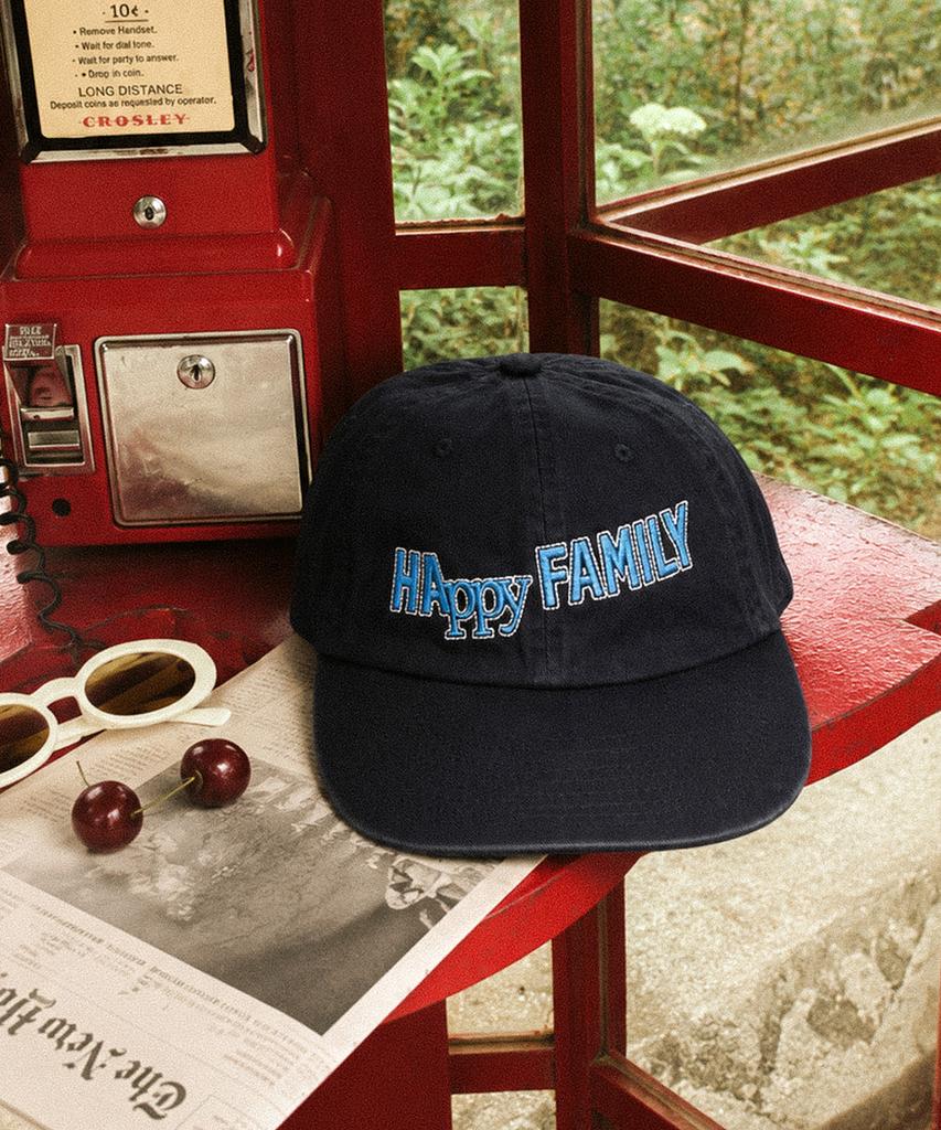 Yunibeoseugameonteu Happy Family Washed Cap_Navy