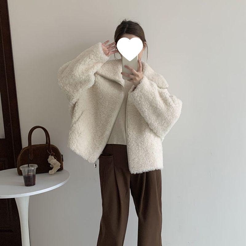 Women's Lamb Wool Thickened Short Jacket - Versatile Korean Fashion, Loose Fit & Slimming, Autumn/Winter Fuzzy Fur One-Piece.