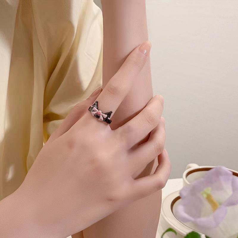 "Funny Black Cat Cartoon Ring - Big Eyes, Cute Gift for Girlfriends & Couples"