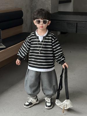 Ensemble Sweat Tendance à Rayures pour Garçons Automne 2025 - Tenue d'Automne Précoce à la Mode