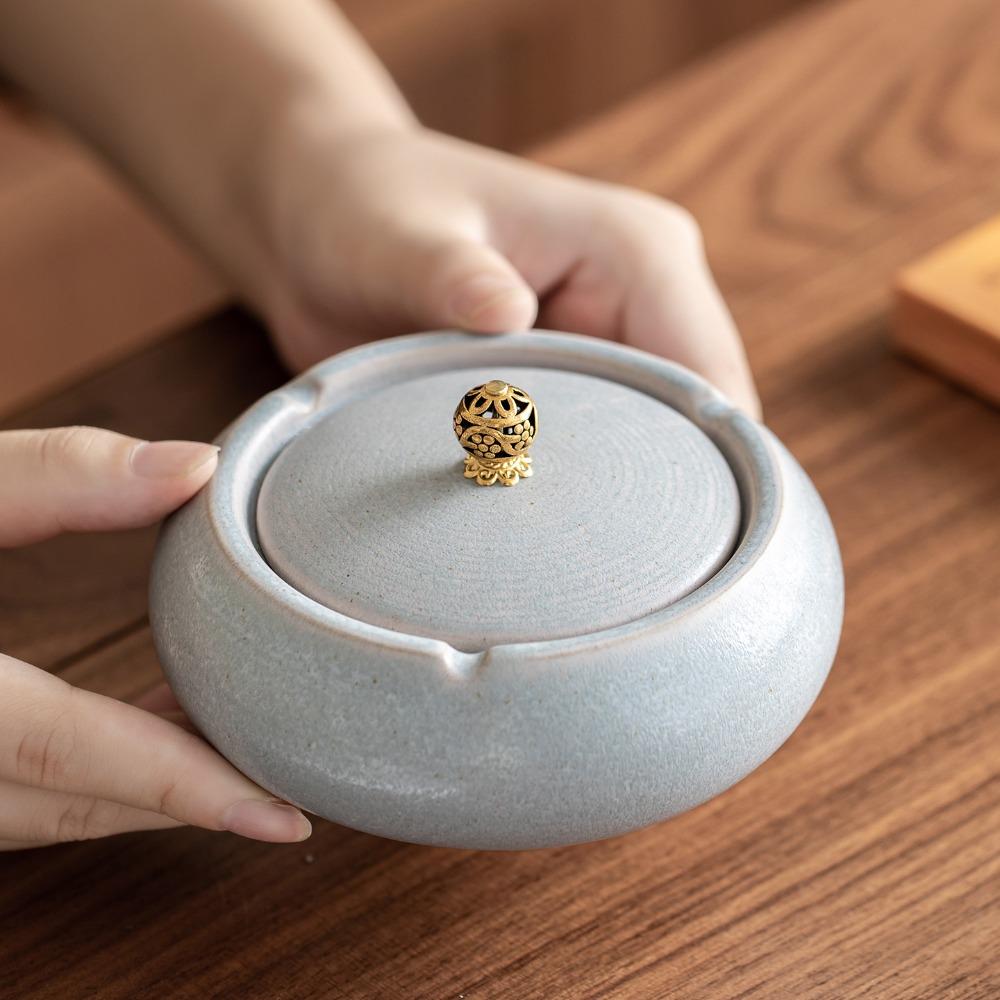 Round Ashtray with Lid Ceramic Wind-proof Fly Ash Ashtray Household Living Room Luxury Creative Decorative Accessories Ashtray