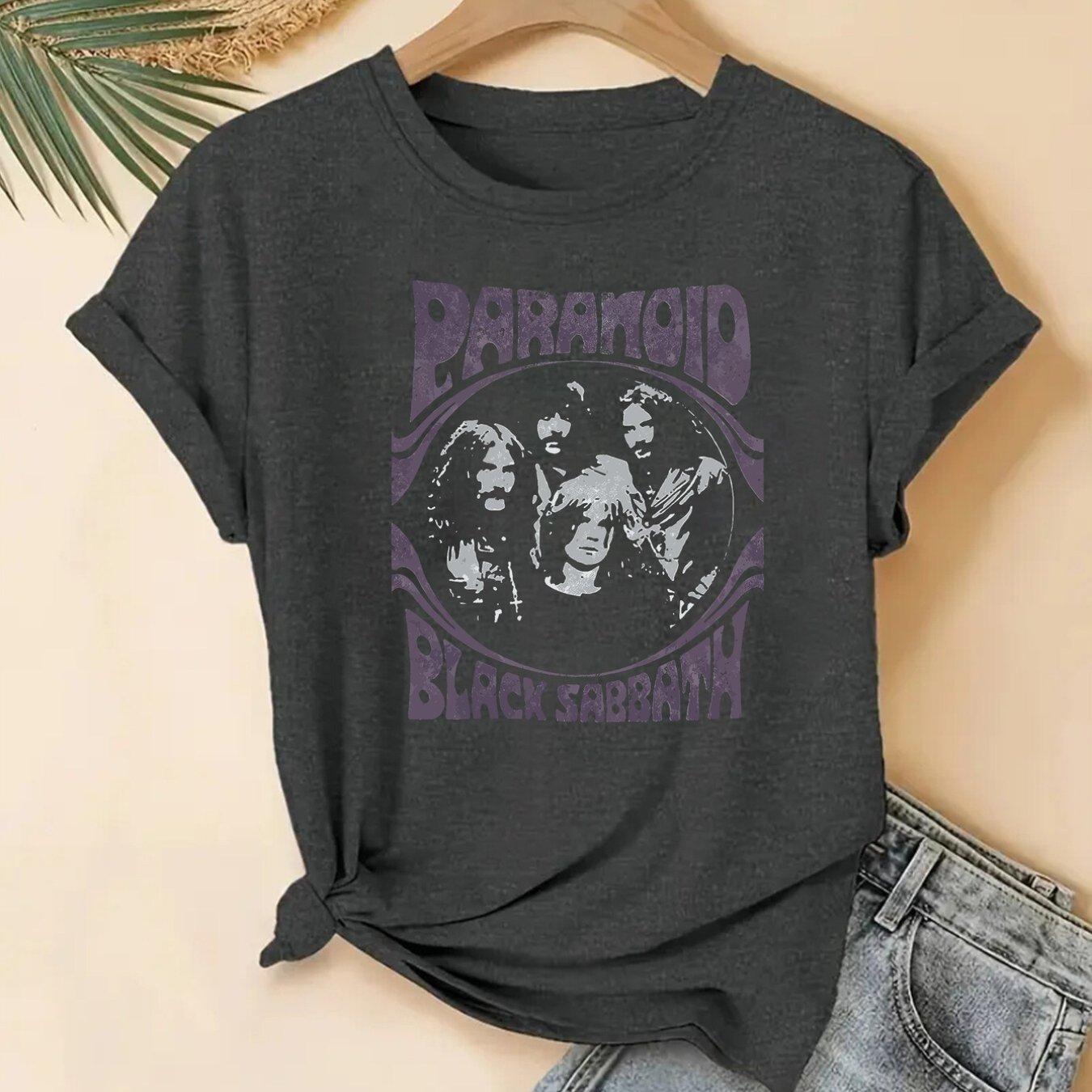 

Женская футболка с коротким рукавом с графикой Black Sabbath Paranoi Мягкая вискозная смесь Эластичная Дышащая Фиолетовый принт группы Футболка с круглым вырезом 4XL
