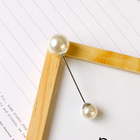 Korean Pearl Brooch: Elegant Women's Cardigan, Scarf, and Shawl Accessory