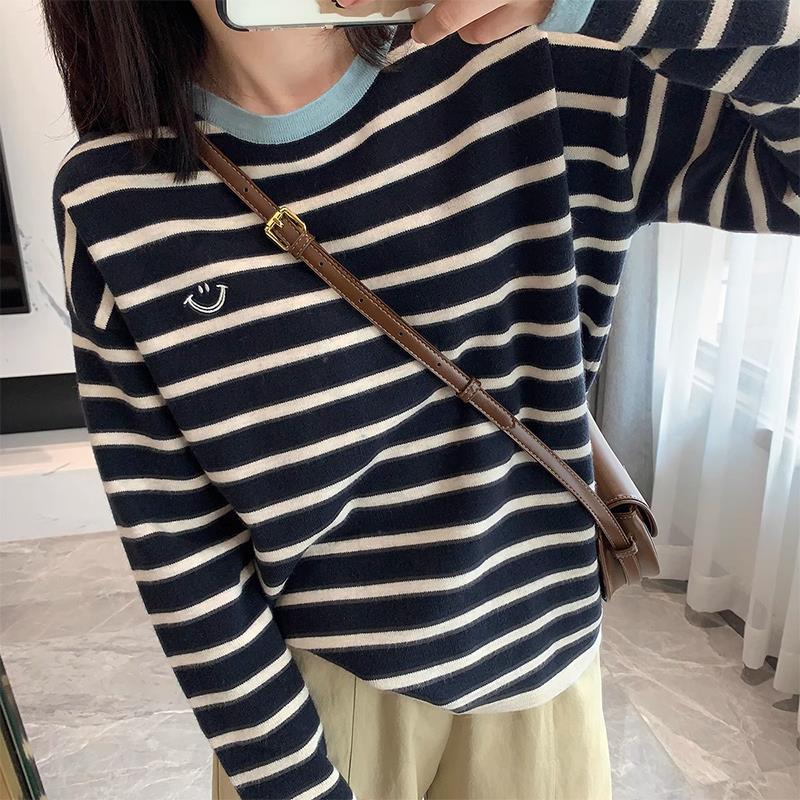 Contrast striped smiley face round neck pullover knitted bottoming shirt for women in spring and autumn design loose lazy T-shirt top