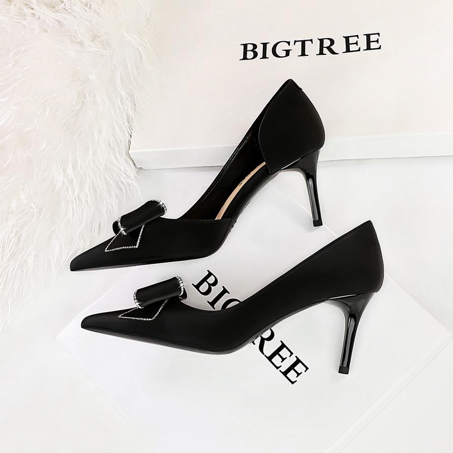 Женские туфли на высоком и тонком каблуке — фото 16