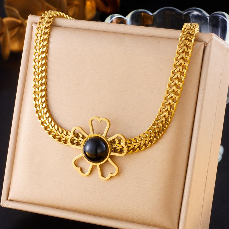 

Gold Plated Stainless Steel Black Agate Flower Pendant Cuban Chain Necklace for Women чёрный