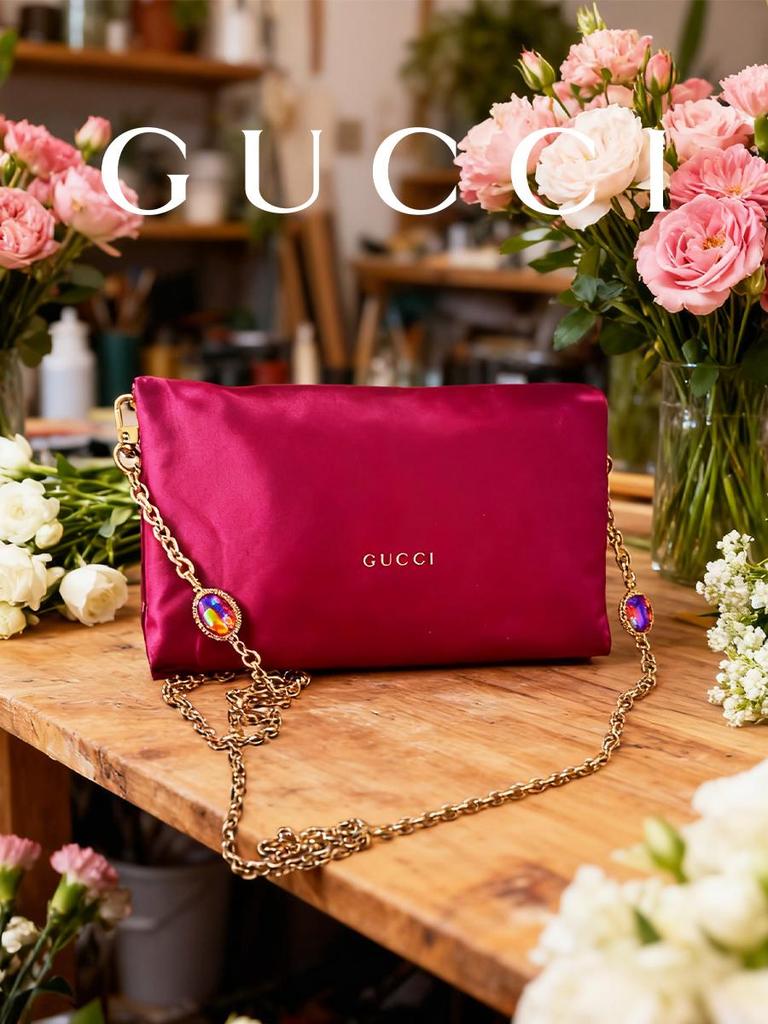 Classic Red Chain Strap Makeup Bag for Women Handheld Portable Toiletry Bag, Large Capacity for Cosmetics, Perfect for Daily Use GUCCI-GIFT-62