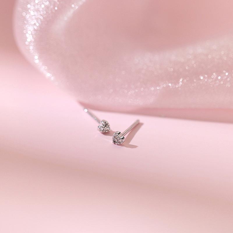 Kolczyki Słodkie Małe Świeże Kolczyki z Diamentami Flash Stylowe Małe Kolczyki Osobowość Proste Mini Kolczyki Miłości Damskie