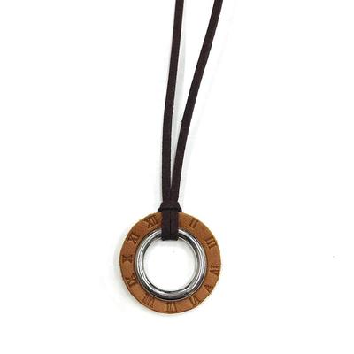 Colar de Anel de Couro com Mostrador de Números Romanos e Porta Óculos Longo Masculino, Camelo, smne-024
